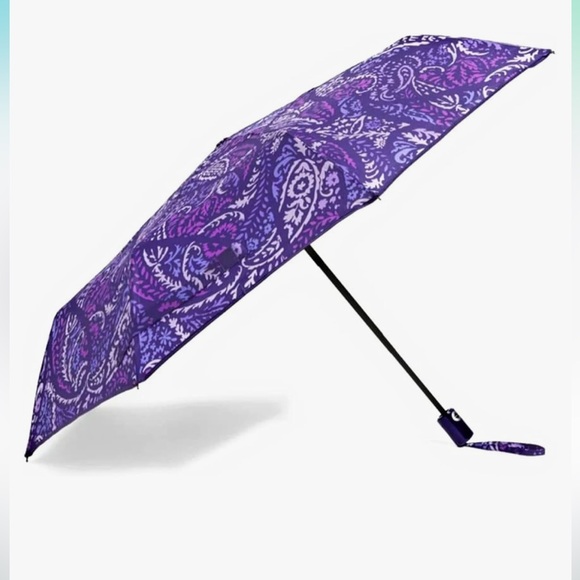Vera Bradley Accessories - Vera Bradley Compact Umbrella in Paisley Amethyst NWT